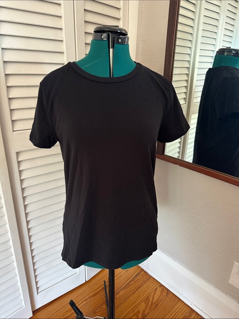 Magaschoni Black Short Sleeve Crewneck Tee - Minimalist Classic